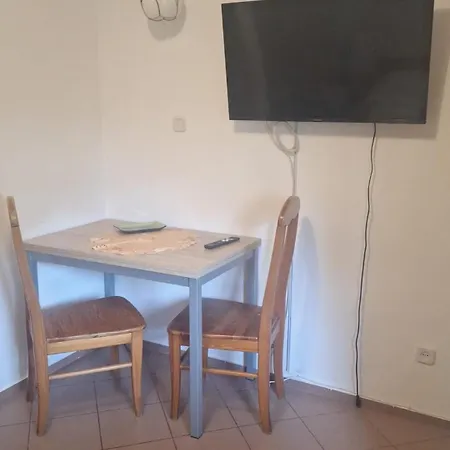 Pod Modrzewiem *